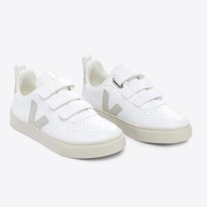 Small V-10 Sneaker (Girls Toddler & Youth) - Size 28/11